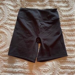 NEVER WORN- Oner Active biker shorts